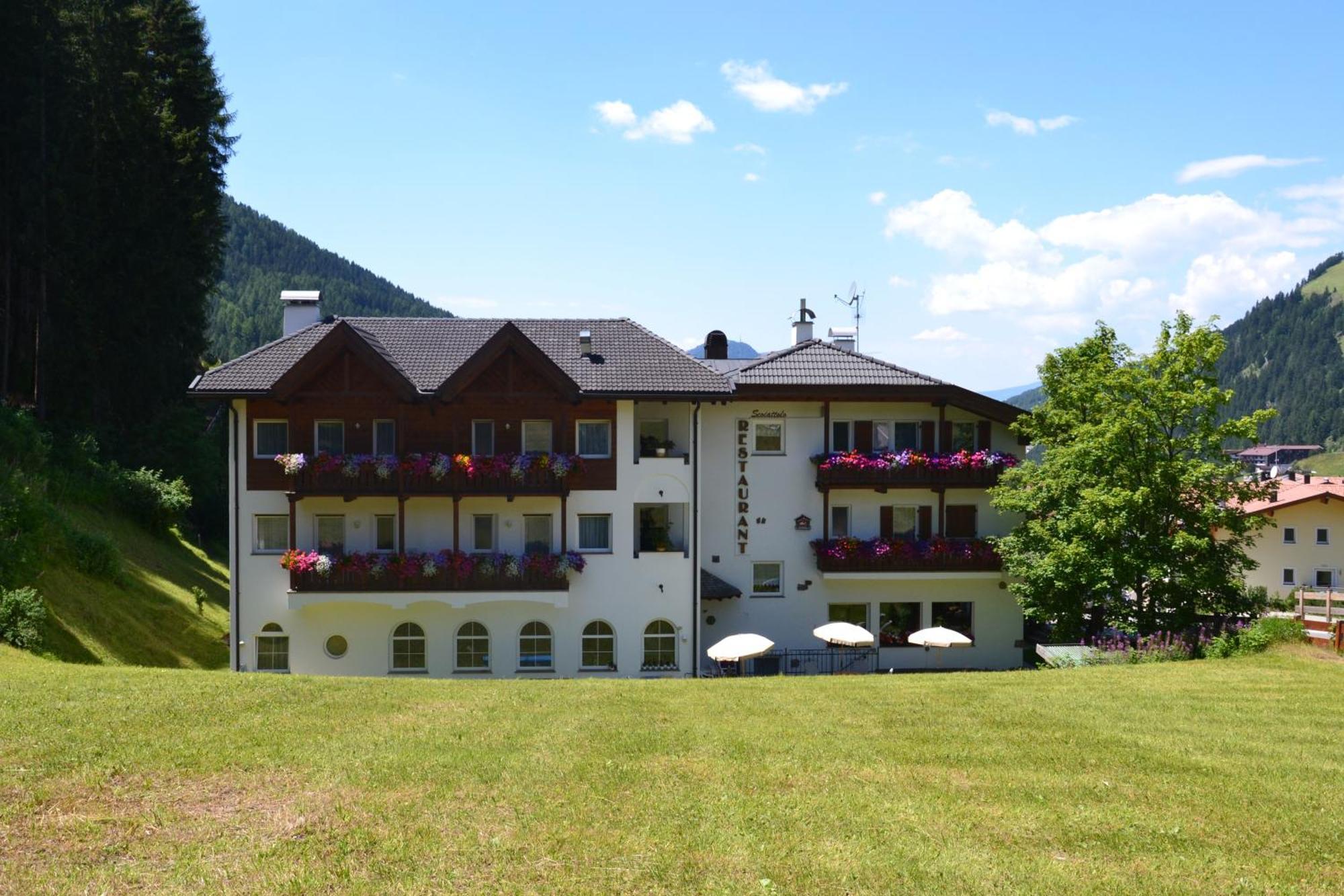 Hotel Scoiattolo Wolkenstein in Gröden Exterior foto