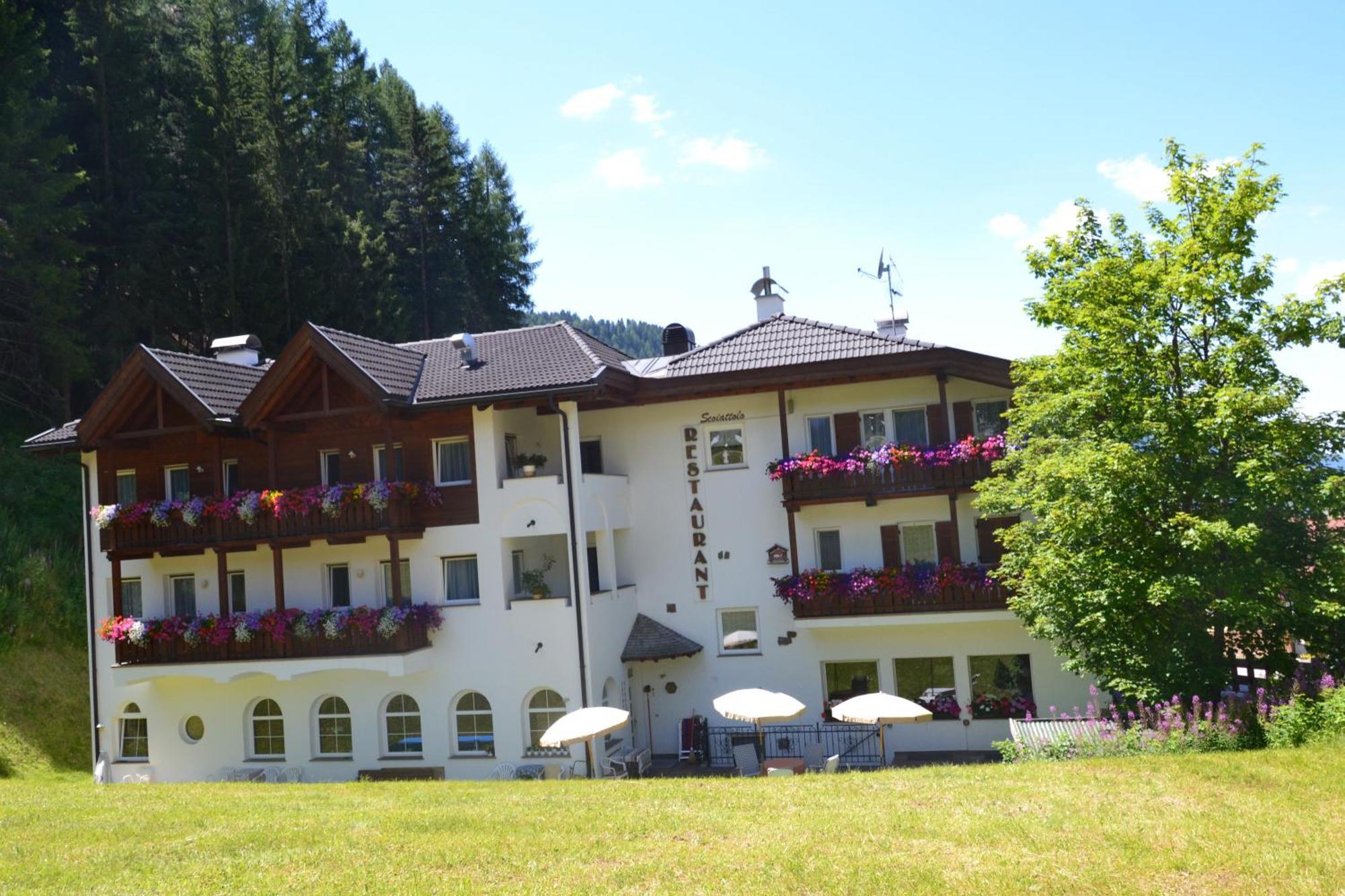 Hotel Scoiattolo Wolkenstein in Gröden Exterior foto