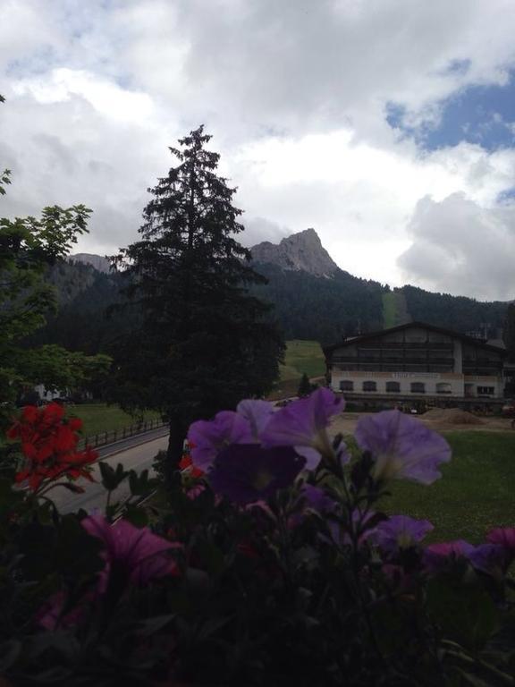 Hotel Scoiattolo Wolkenstein in Gröden Zimmer foto